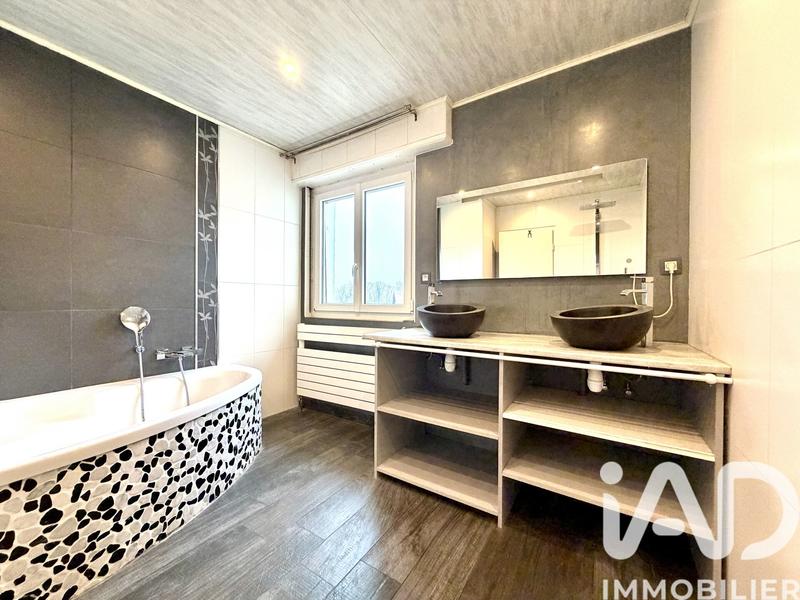 Maison - 239 m² - 5 pièces