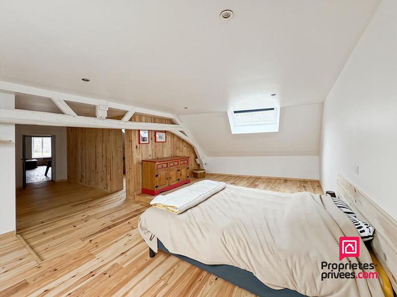 Maison - 260 m² - 6 pièces