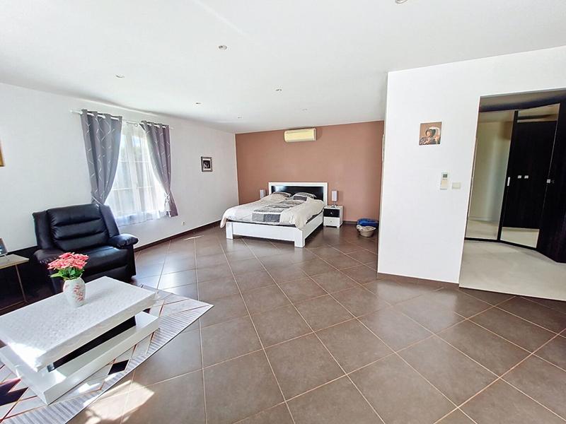 Maison - 327 m² - 9 pièces