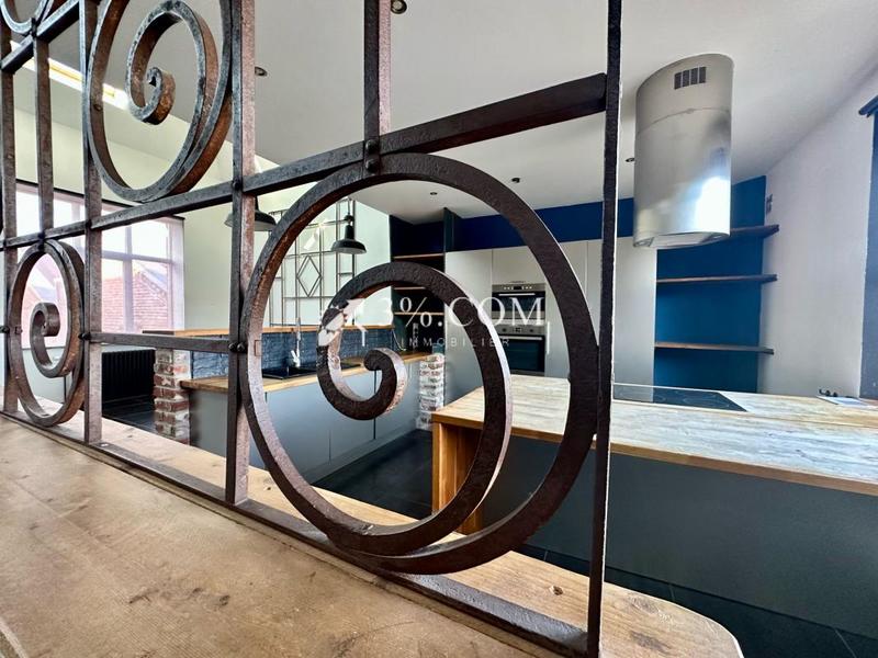 Loft - 143 m² - 5 pièces