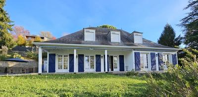 Maison - 200 m² - 8 pièces