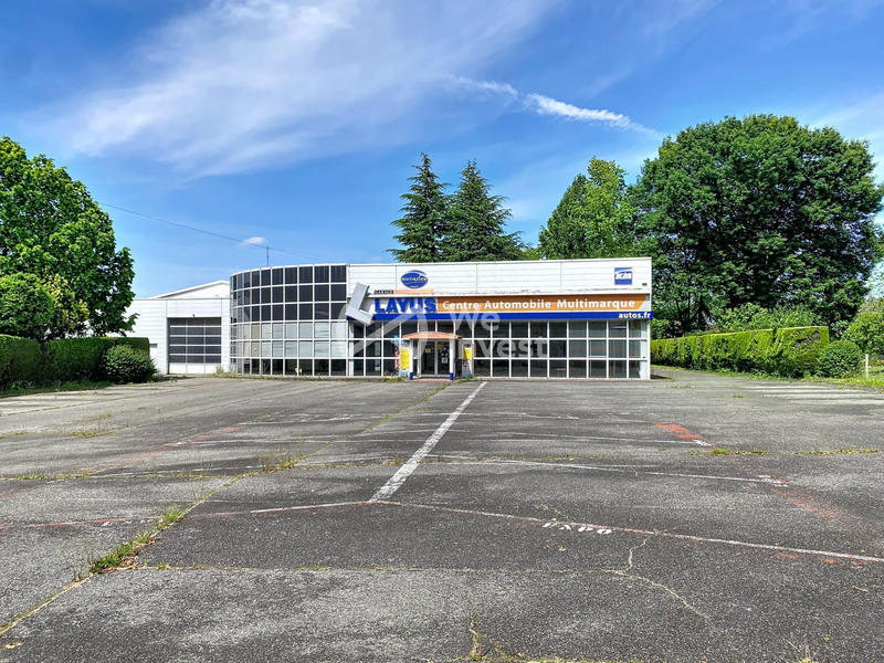 Local commercial - 1 900 m²