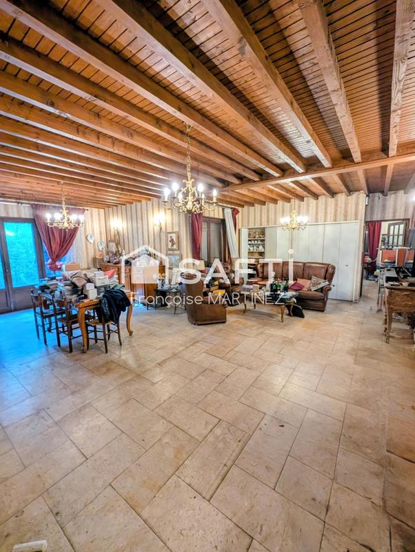 Maison - 250 m² - 8 pièces