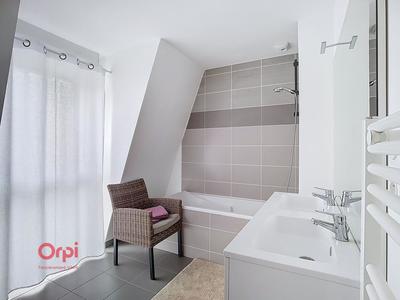 Maison - 92 m² - 5 pièces