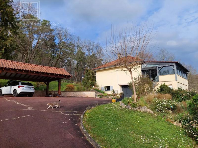 Maison - 207 m² - 9 pièces