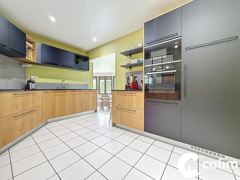 Maison - 238 m² - 7 pièces