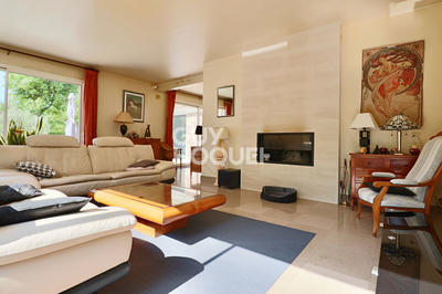 Maison - 244 m² - 8 pièces