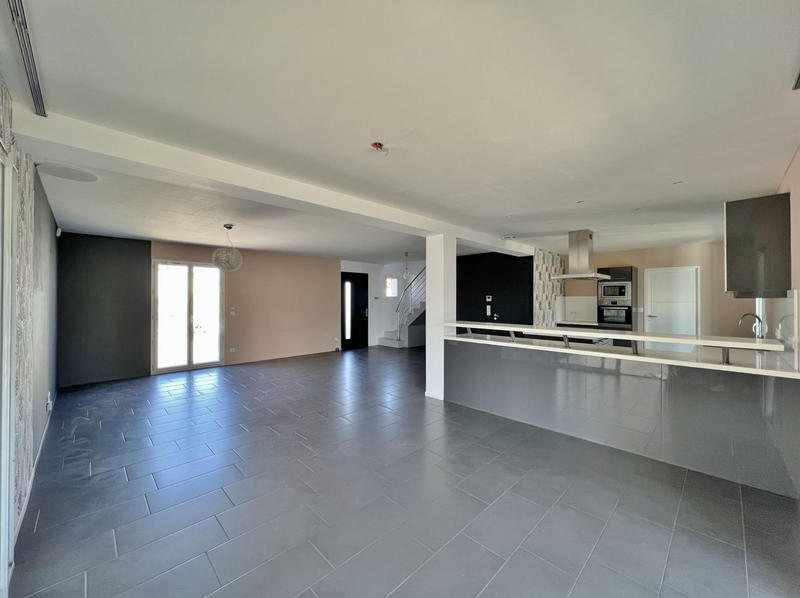 Villa - 213 m² - 8 pièces