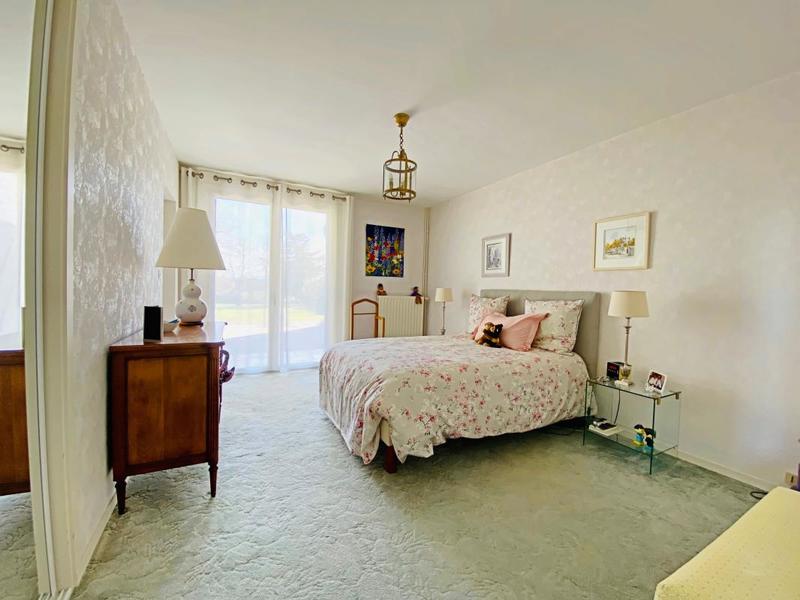 Maison - 230 m² - 8 pièces