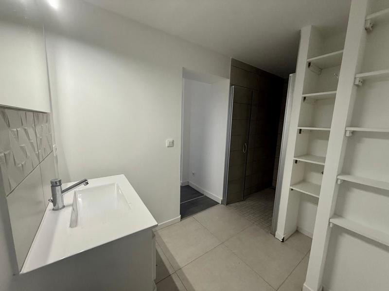 Maison - 240 m² - 11 pièces