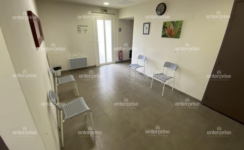 Local commercial - 350 m² - 27 pièces