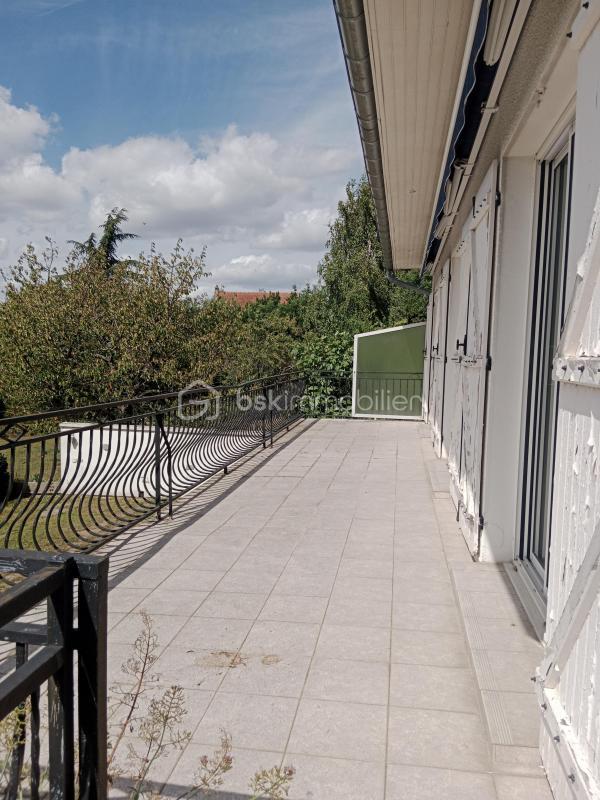 Maison traditionnelle - 177 m² - 8 pièces