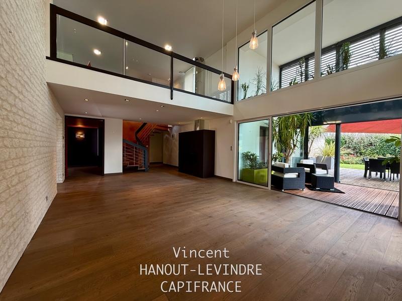 Maison - 245 m² - 9 pièces