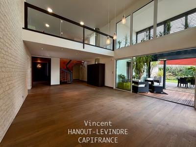 Maison - 245 m² - 9 pièces