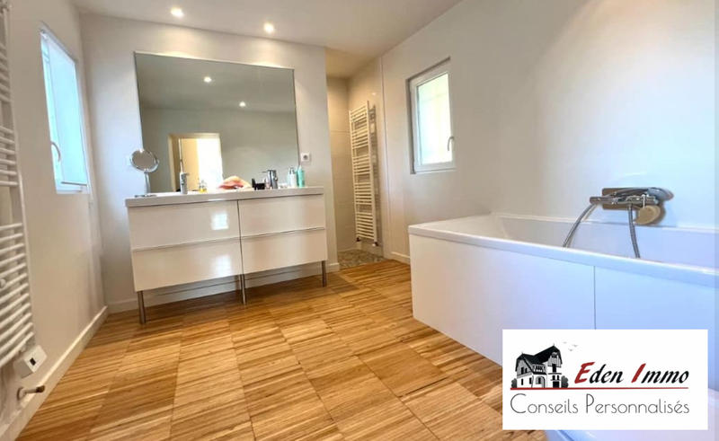 Maison - 238 m² - 7 pièces