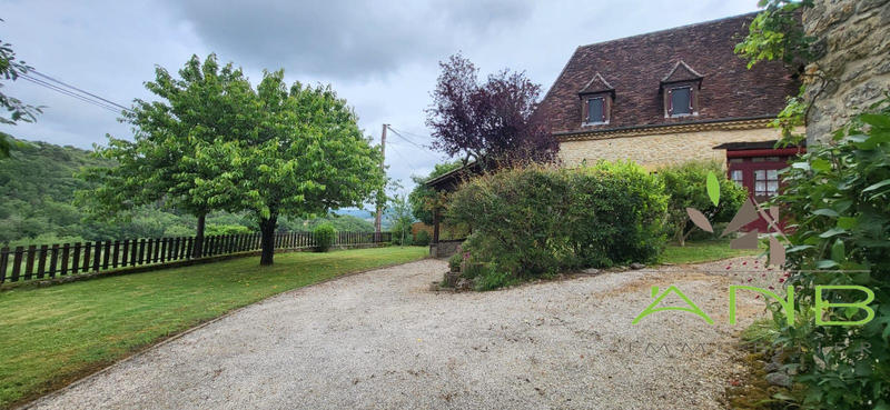 Maison - 330 m² - 12 pièces