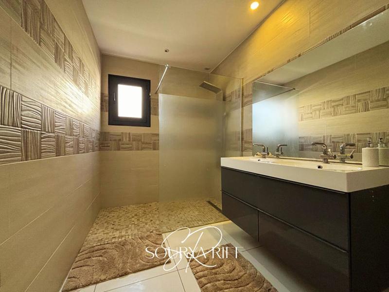 Maison - 165 m² - 7 pièces