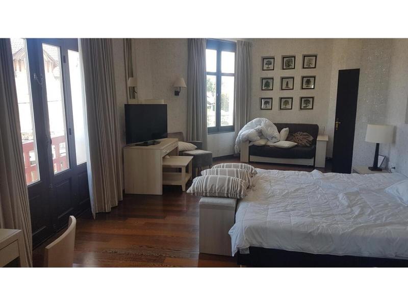 Local commercial - 2 459 m² - 70 pièces