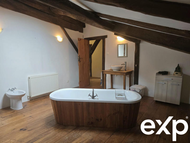 Maison - 287 m² - 12 pièces