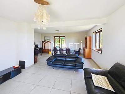 Maison - 230 m² - 7 pièces