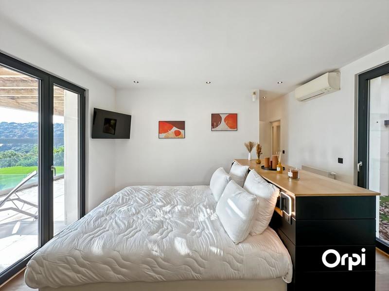 Maison - 373 m² - 6 pièces