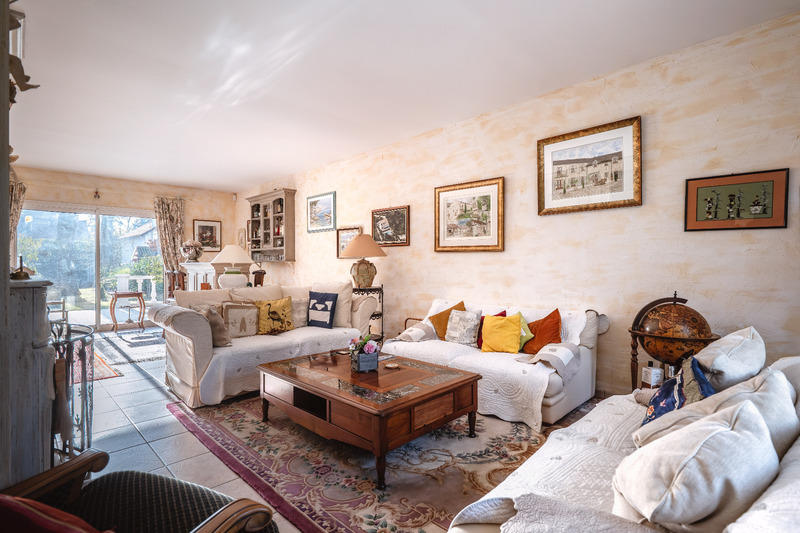 Maison - 250 m² - 8 pièces