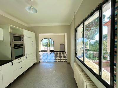 Maison - 234 m² - 9 pièces