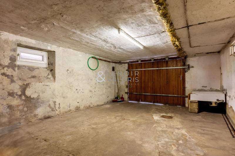 Maison - 239 m² - 8 pièces