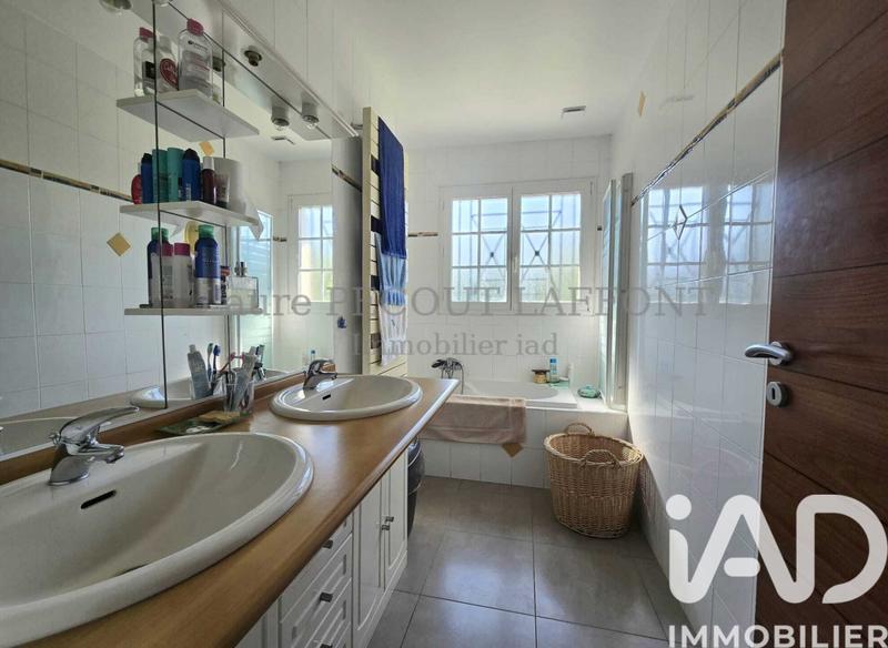 Maison - 214 m² - 7 pièces