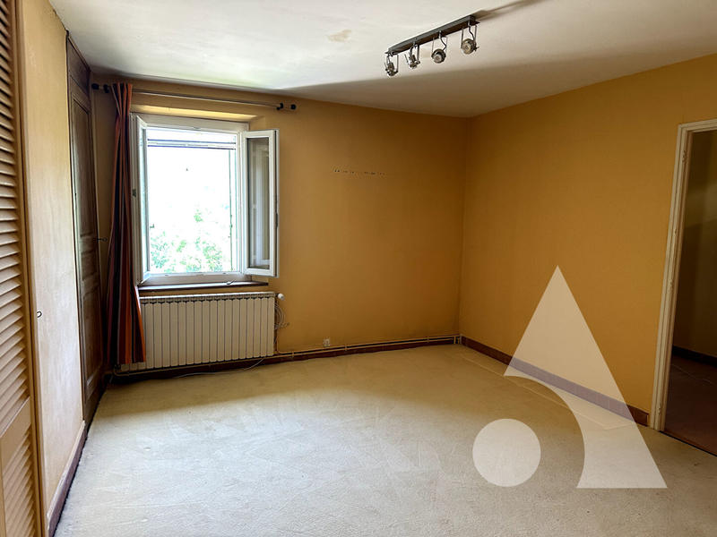 Maison - 714 m² - 7 pièces