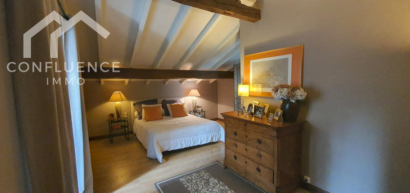 Maison - 270 m² - 9 pièces