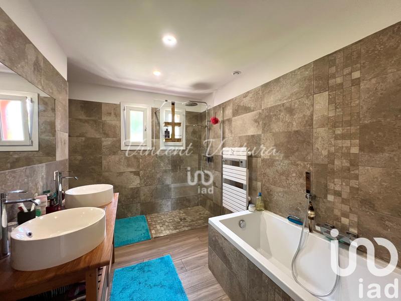 Maison - 216 m² - 8 pièces