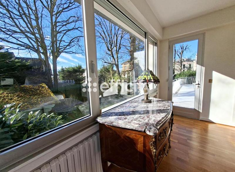 Maison - 181 m² - 7 pièces