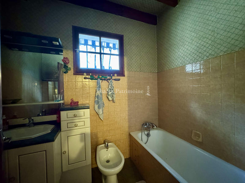 Maison - 232 m² - 8 pièces