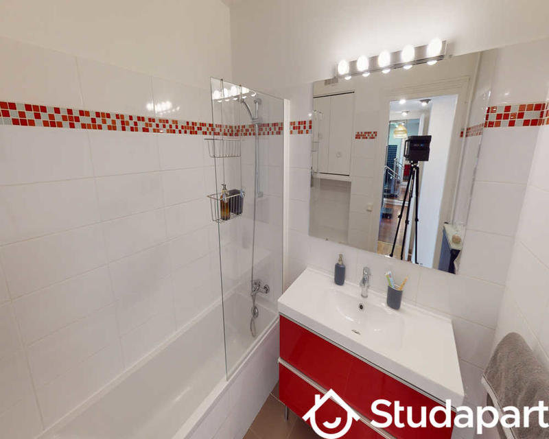 Chambre - 80 m² - 1 pièce