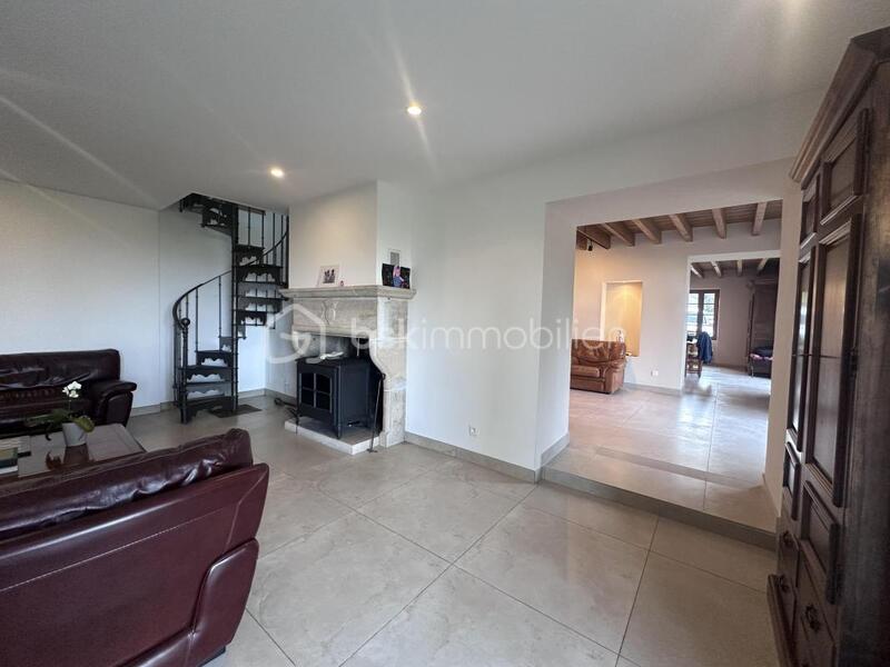 Maison - 275 m² - 8 pièces