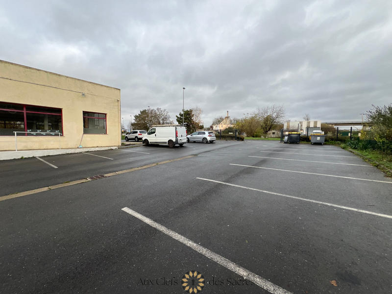 Local commercial - 2 600 m²