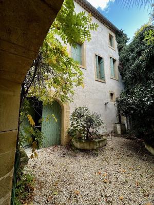 Maison - 279 m² - 9 pièces