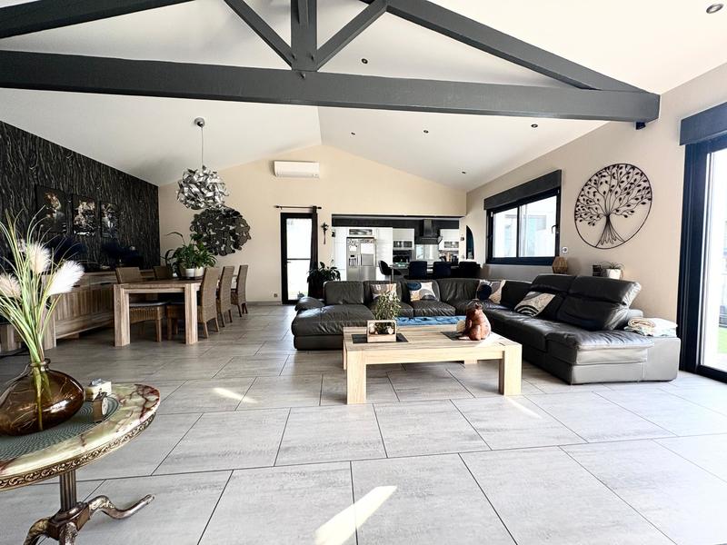 Maison - 192 m² - 7 pièces