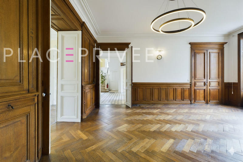 Appartement - 162 m² - 6 pièces