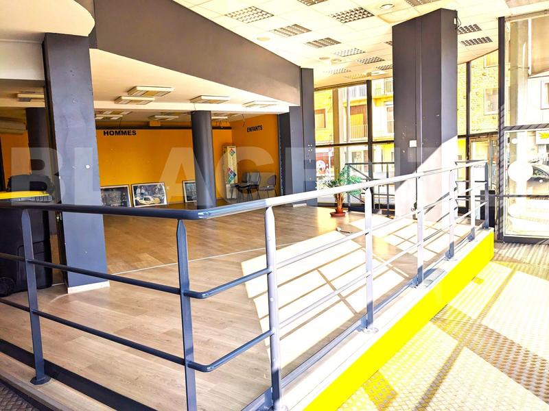 Local d'activités - 262 m² - 3 pièces