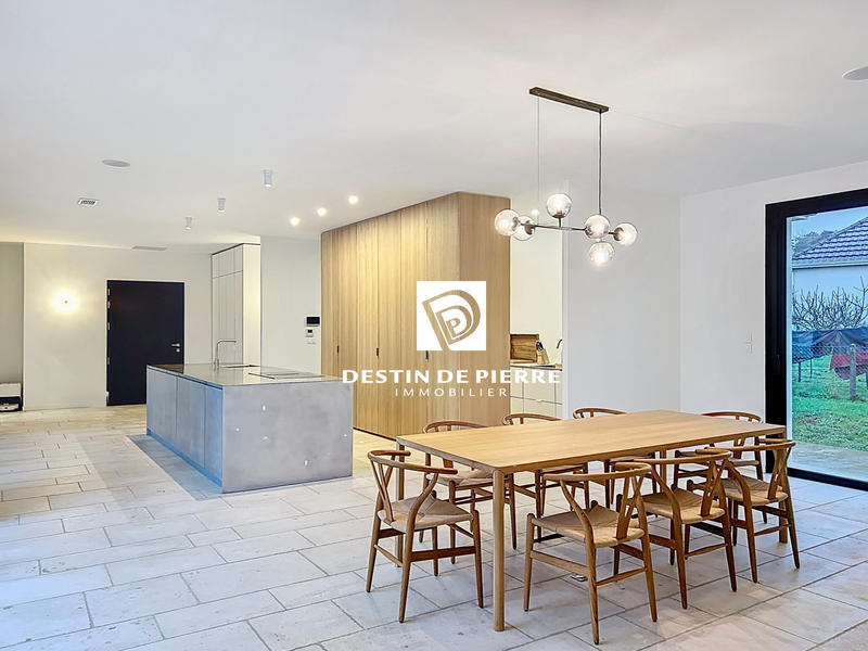 Maison - 219 m² - 6 pièces