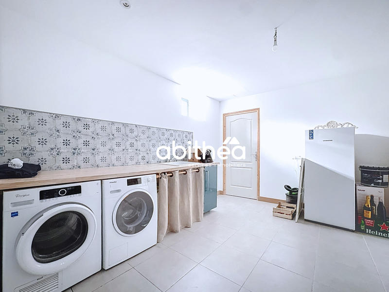 Propriété - 327 m² - 9 pièces