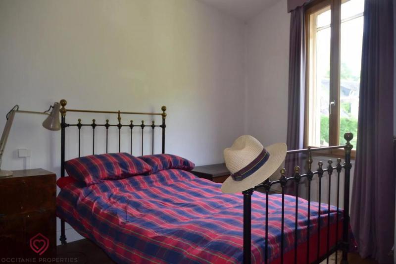 Propriété - 167 m² - 9 pièces