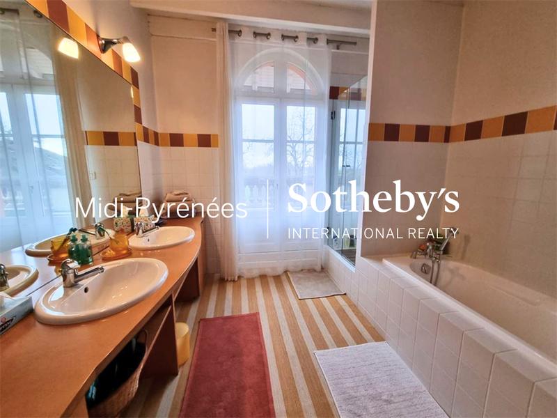 Maison de maîtres - 403 m² - 10 pièces