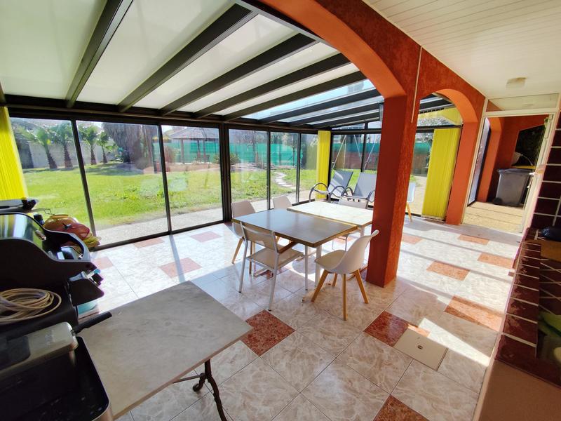 Maison - 270 m² - 10 pièces