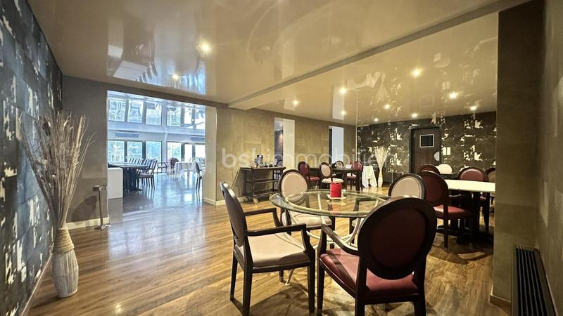 Bureau - 462 m² - 8 pièces