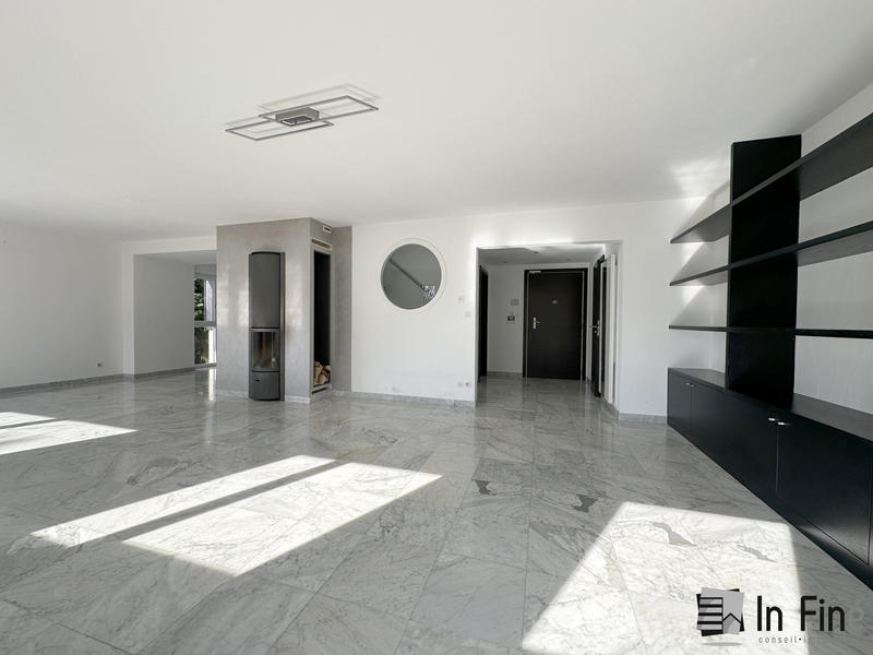 Appartement - 155 m² - 6 pièces