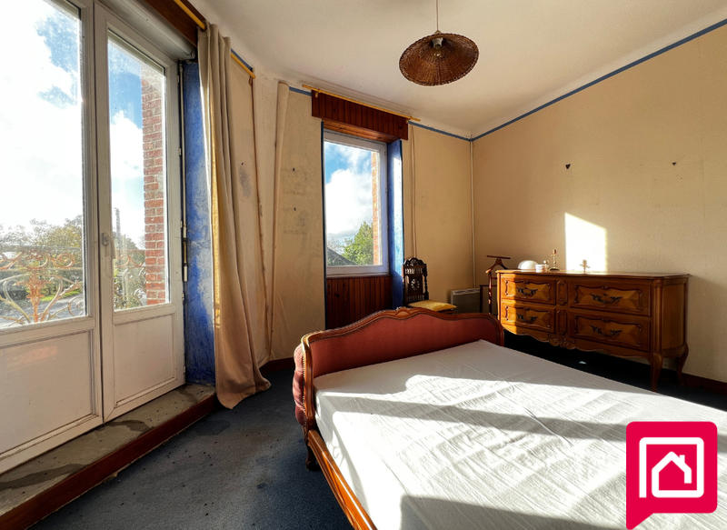 Maison - 196 m² - 8 pièces