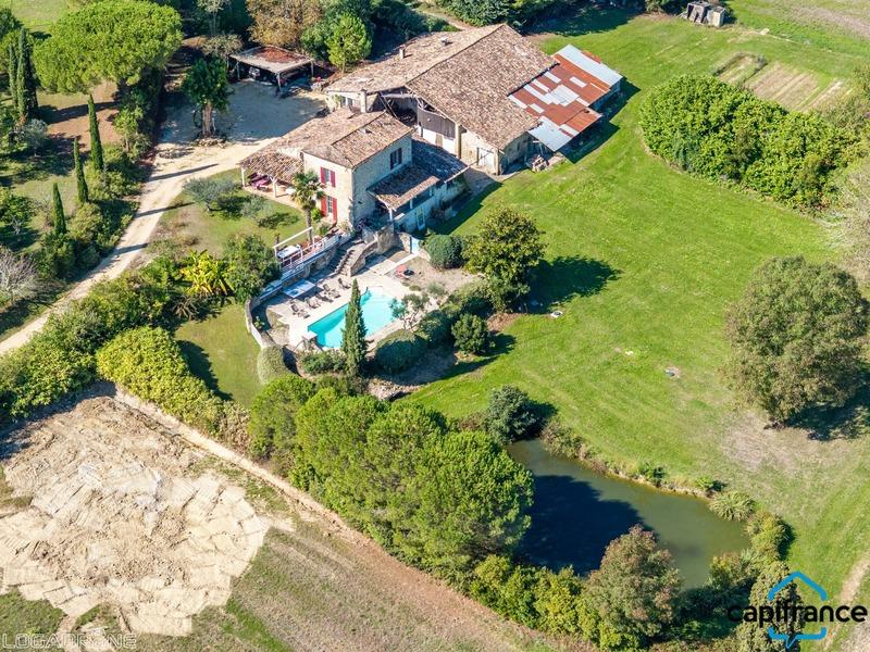 Maison - 200 m² - 8 pièces